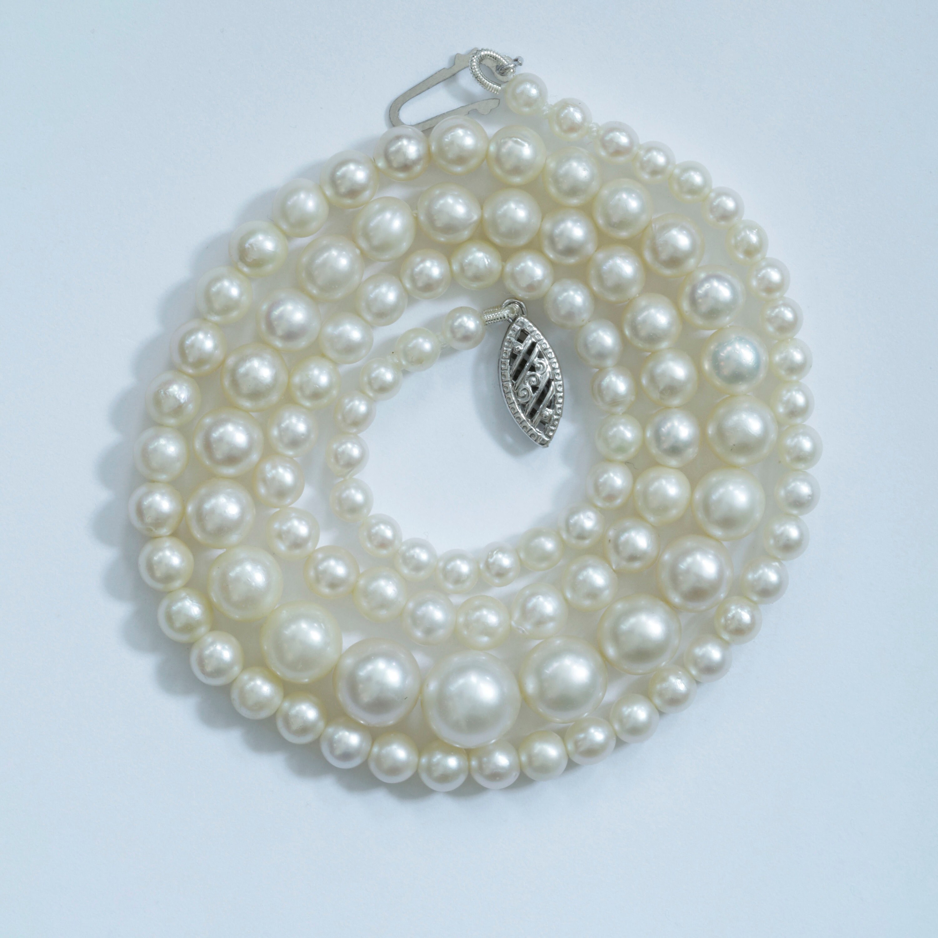 18 inch Pearl Necklace. Vintage Graduated Japanese Akoya Cultured Saltwater Pearls Necklace 3.4-7.6mm. Round, White - Off WHITE. Gold Clasp