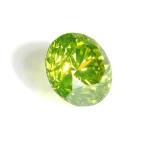 1.5ct GIA certified treated green diamond. Si2 Natural HPHT TREATED Fancy Vivid Green Yellow round brilliant cut diamond. Pre-owned. image 4