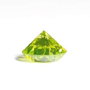 1.5ct GIA certified treated green diamond. Si2 Natural HPHT TREATED Fancy Vivid Green Yellow round brilliant cut diamond. Pre-owned. image 8