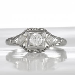 0.20ct vintage diamond engagement ring. J Si1 Natural round old European cut diamond, 14kt white gold, Filigree. Art Deco 1930s. Estate. image 4