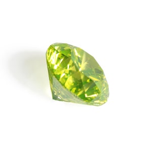 1.5ct GIA certified treated green diamond. Si2 Natural HPHT TREATED Fancy Vivid Green Yellow round brilliant cut diamond. Pre-owned. image 6