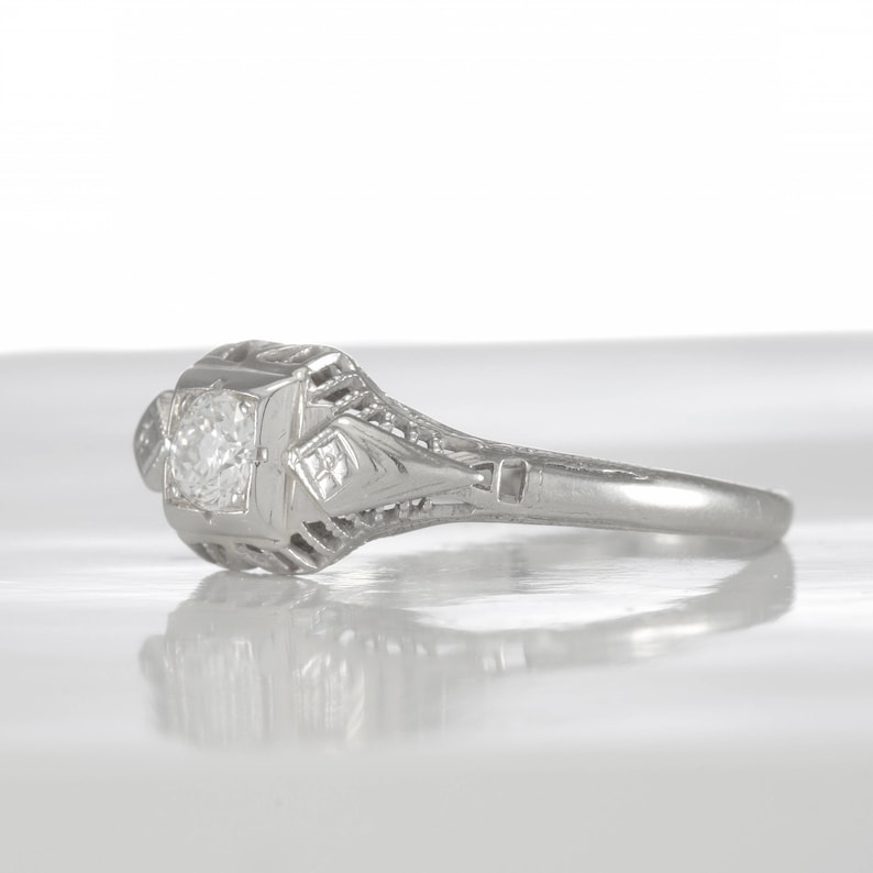 0.20ct vintage diamond engagement ring. J Si1 Natural round old European cut diamond, 14kt white gold, Filigree. Art Deco 1930s. Estate. image 5