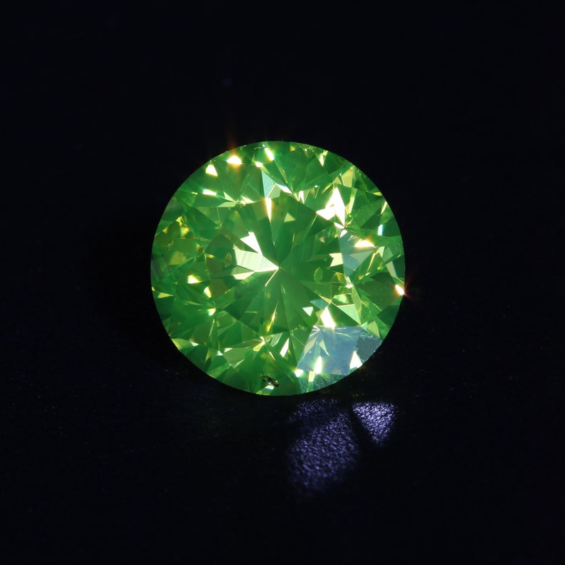 1.5ct GIA certified treated green diamond. Si2 Natural HPHT TREATED Fancy Vivid Green Yellow round brilliant cut diamond. Pre-owned. image 3