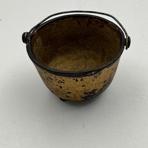 Vintage 3 Leg Cast Iron Pot Cold Paint Toy