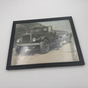 Photo vintage de camion Mack en noir et blanc