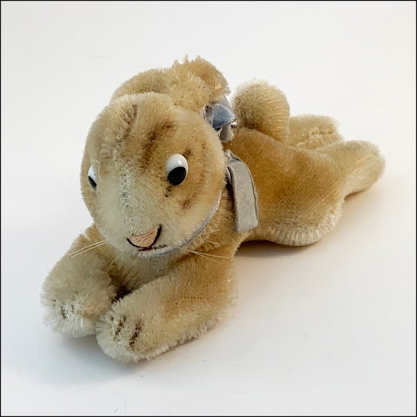 Steiff Original Laying Rabbit with Button 1960s