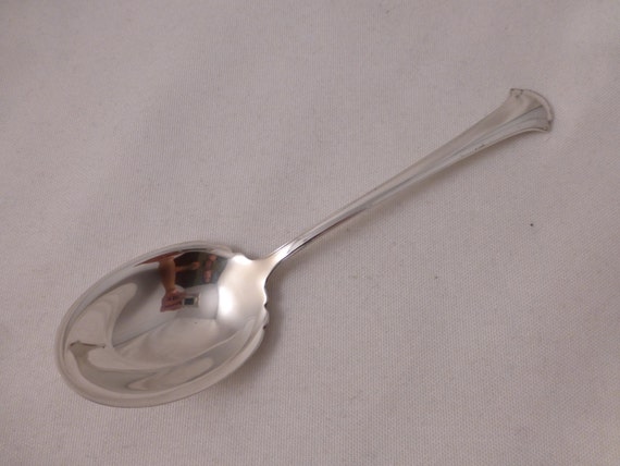English Chippendale by Reed /& Barton Sterling Silver Sugar Spoon Shell 6 1//2/"