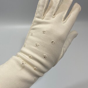 Vintage Meyers Make White Cotton Flower Detail Day/Evening Gloves Size 6