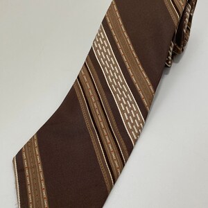 Vintage Wedgewood Collection Brown Stripe Polyester Tie 59.25" x 3.25"
