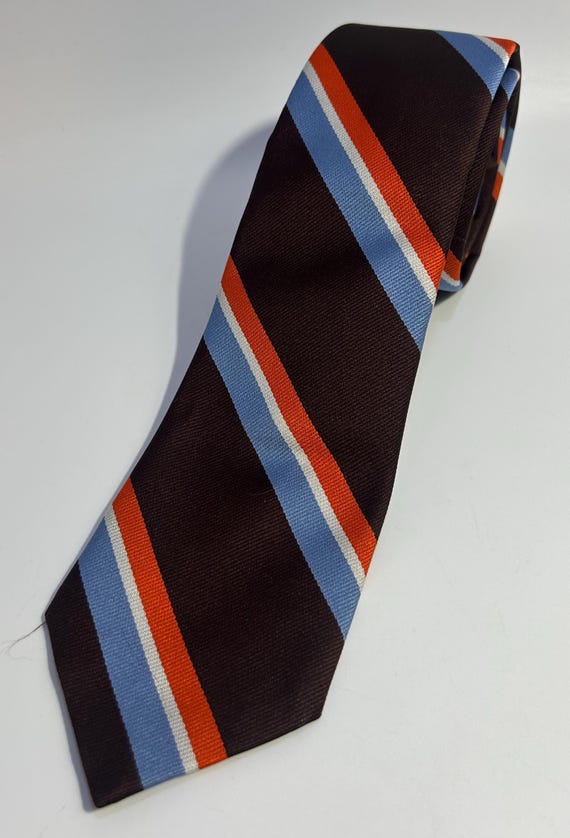 black jeans shirt and tie