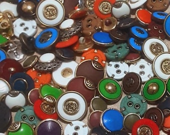 200 buttons colors and imitation metal, 14mm at 24mm, kits of 6 buttons identiques, 1970-2000,