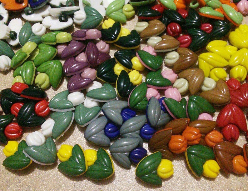 19mm, 100 Buttons TULIP, button plastic, colors mixtes, vintage image 1