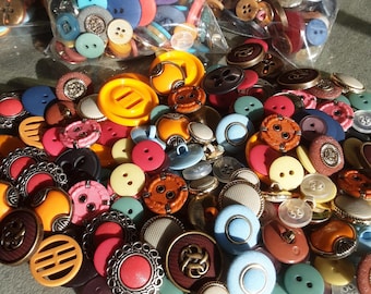 200 buttons buttons vintage, sets of 5 at 12 buttons, buttons various