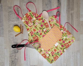 Apron with pocket, size 6-8 years