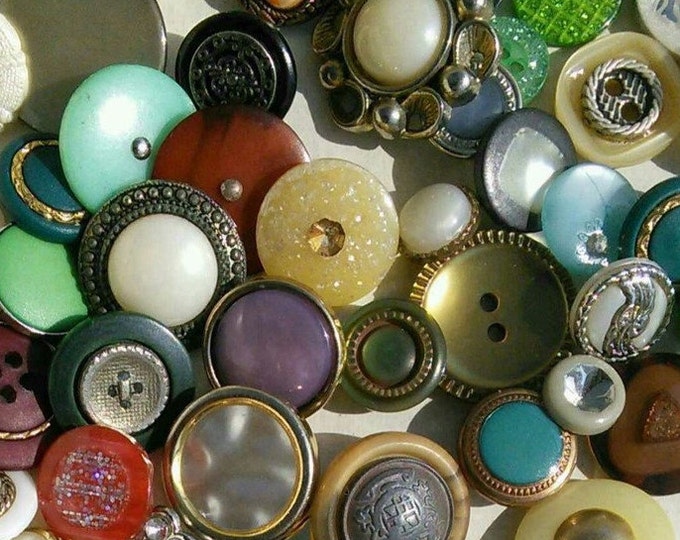 Featured listing image: Pack of 100 Chic Vintage buttons
