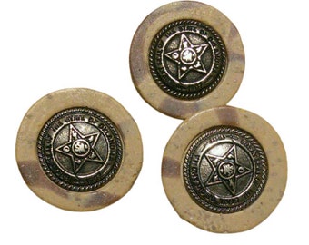 3 buttons:  23mm, button Country