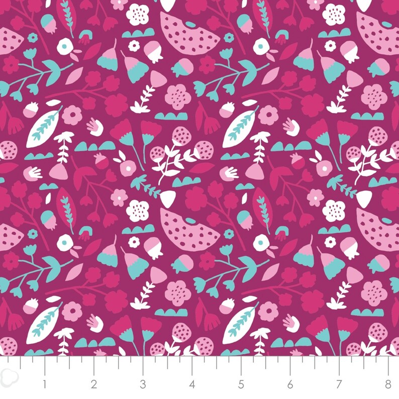 100/% Cotton Flowers in purple Neighbourhood Camelot Fabrics 31170104 col 03