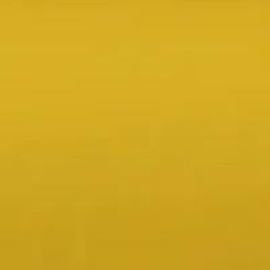 Peut inclure: Tissu jaune moutarde uni. L'image montre une surface plane et uniformément éclairée d'une seule couleur. Le tissu semble lisse et opaque, sans texture ni motif visible. La couleur est un jaune chaud et saturé.