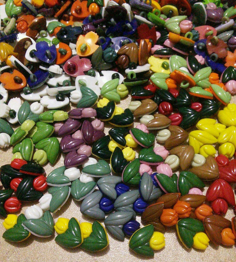 19mm, 100 Buttons TULIP, button plastic, colors mixtes, vintage image 2