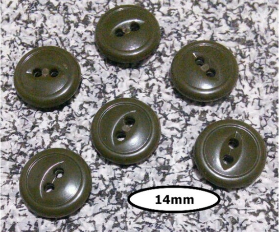 2 Hole Button: 6 Petal Flower: 14mm - White 2 Hole Button: 6 Petal Flower: 14mm - White