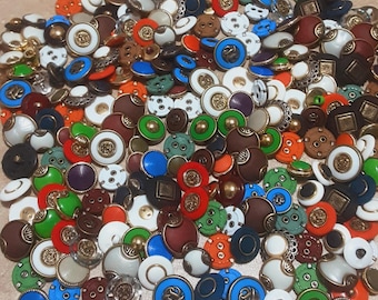 300 buttons colors and imitation metal, 14mm at 24mm, kits of 6 buttons identiques, 1970-2000,