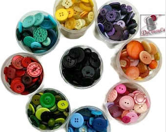 200 Buttons vintage, bundle of 3 - 8 buttons