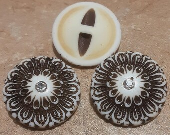 6 buttons: 20mm, 28mm, Button Rhine stone in the center