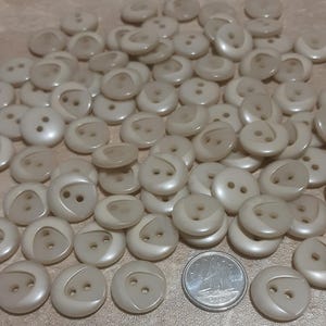 12 buttons, 15 mm, LIGHT BEIGE, glossy button, vintage button, button 2 holes