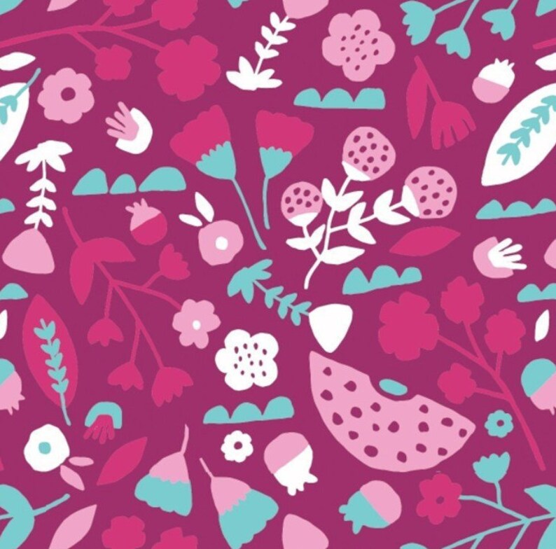 100/% Cotton Flowers in purple Neighbourhood Camelot Fabrics 31170104 col 03