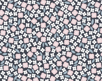 QUILT FABRIC Flowers, 100% Cotton - Floral Menagerie de Camelot Fabrics