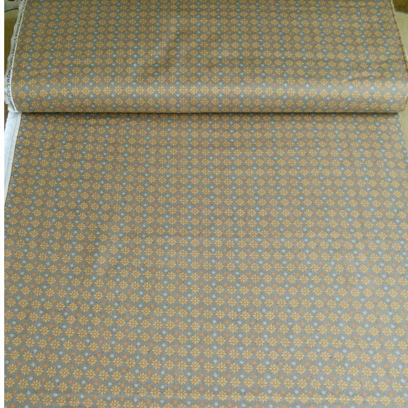 col 02 Free Spirit 66190104 100/% Cotton, taup Flower SALE Reg 3.76-21.91 Camelot Fabrics