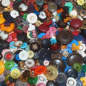 300 buttons,  2 holes, 4 holes, rod, childish, chic, lucite, celluloid, metal, bundle buttons, economic, best deal,  1970-2000