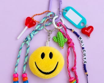 Cute Smiley Face Bag Charm | Plush Keychain | Kawaii Purse Charm | Paracord Beaded Bag Charm | Coquette Gift | Colorful Backpack Charm