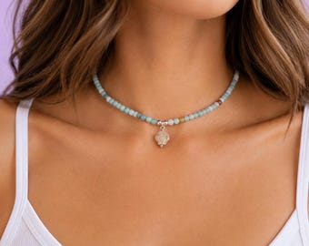 Colar com Pingente de Concha de Amazonita | Gargantilha Artesanal com Contas de Pedras Preciosas Azul-Esverdeadas | Joias Inspiradas na Praia | Colar com Pingente de Concha de Vieira