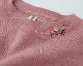 Sudadera con flores, sudadera con flores bordadas, sudadera con bordado sencillo, sudadera con bordado personalizado, sudadera con bordado para niños