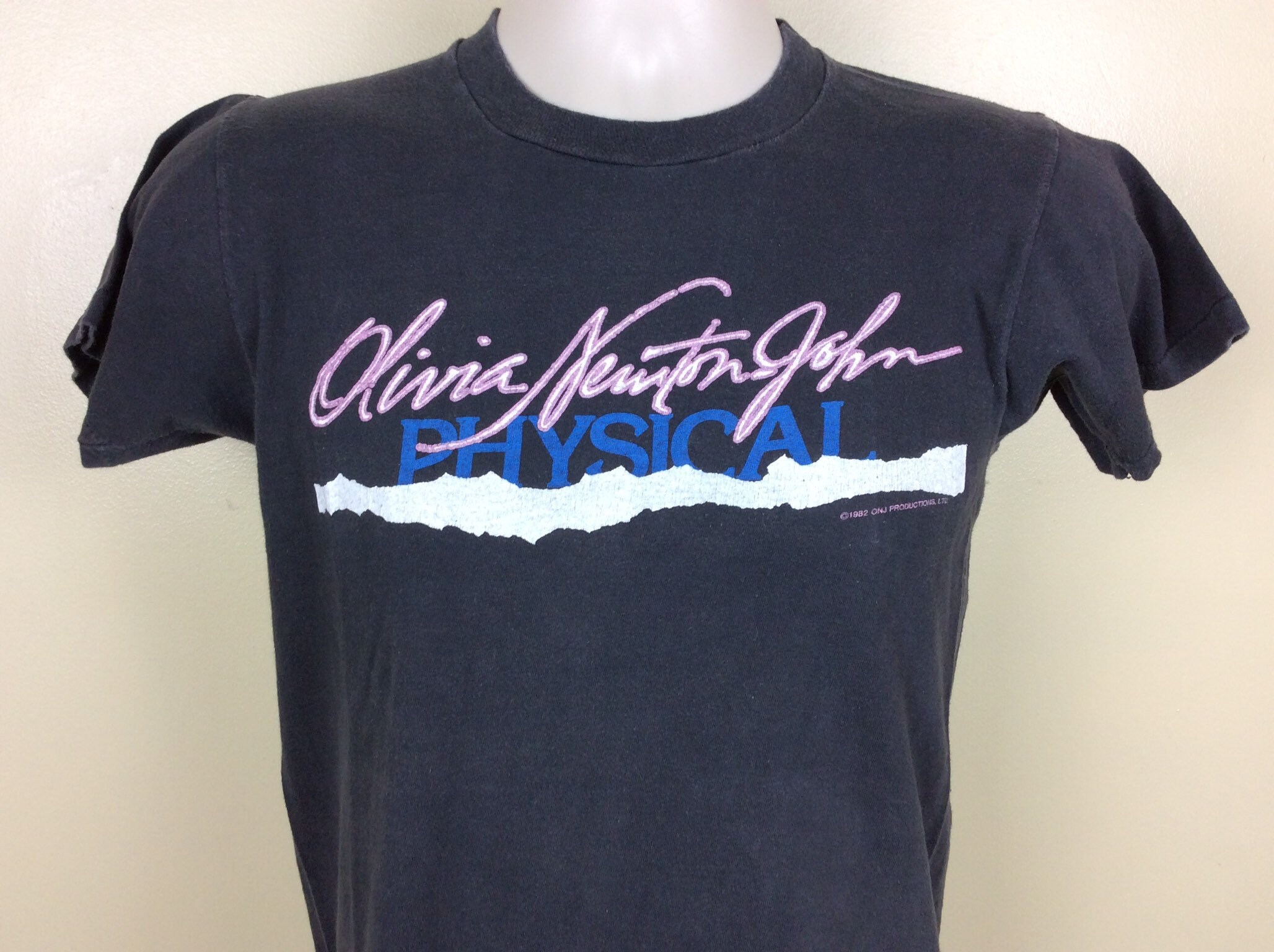 Vtg 1982 Olivia Newton John Physical Concert T-shirt Black 80s 