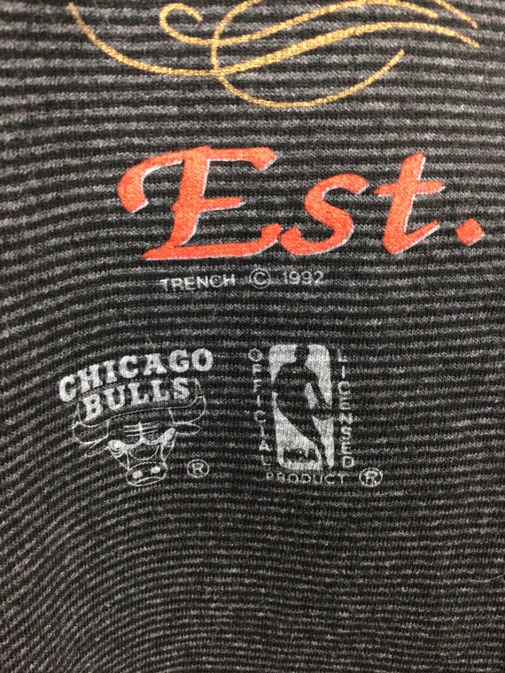 Vtg 1992 Trench Chicago Bulls T-Shirt Charcoal Gr… - image 4