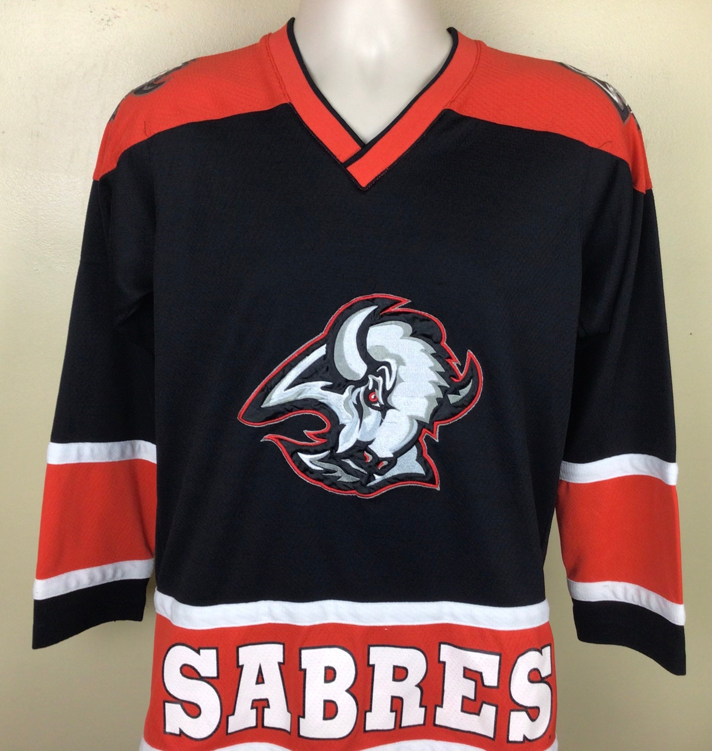 Vintage Buffalo Sabres Michael Peca Jersey. Size XL. Available in