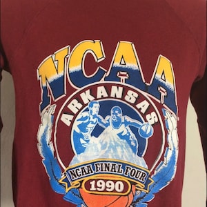 Vtg 1990 University Of Arkansas Razorbacks Raglan Crewneck Sweatshirt Maroon XS/S Trench NCAA College Basketball Tournament