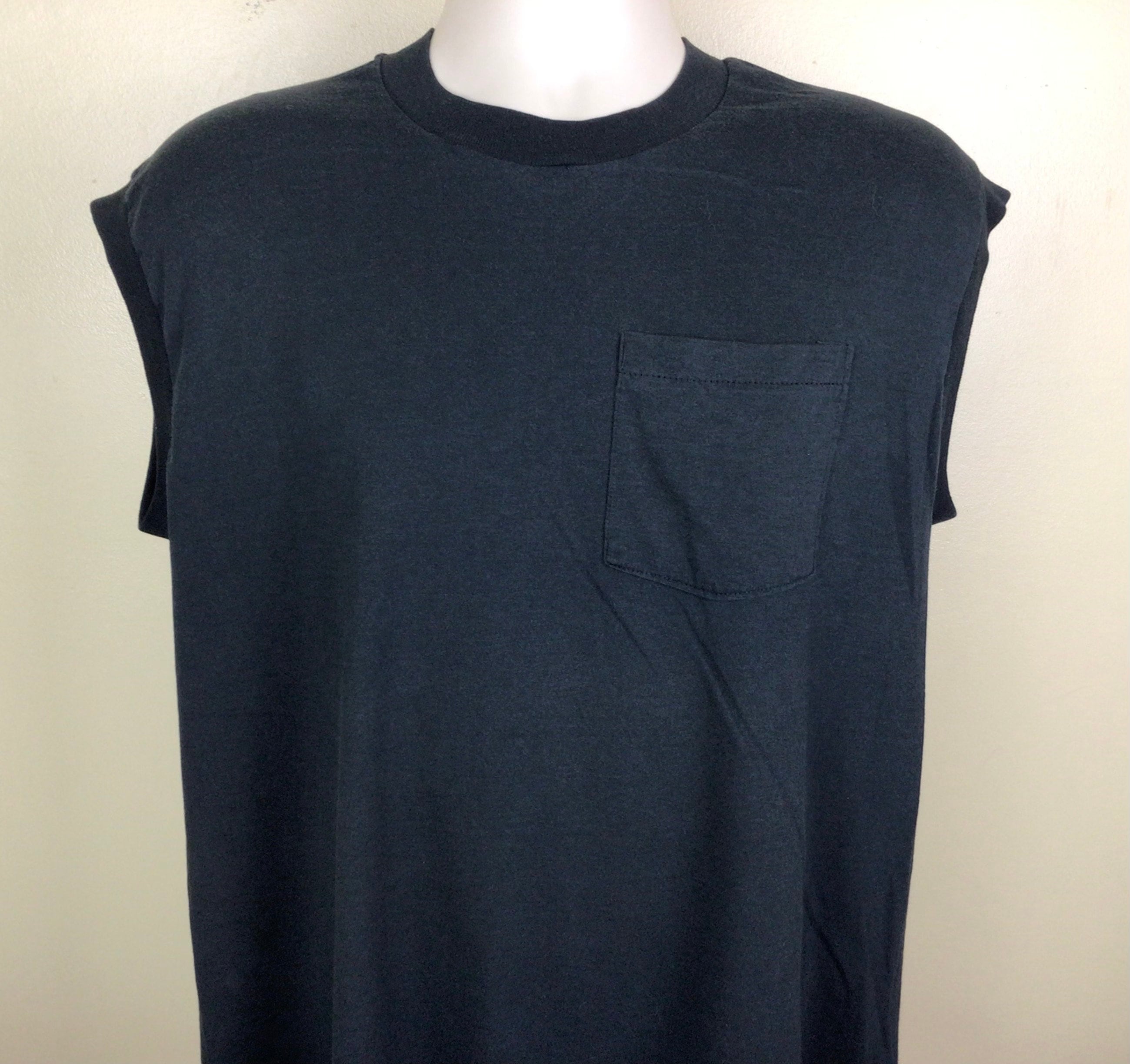 Fruit of the loom sleeveless pocket t shirts hot sale