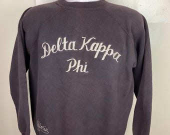 Vtg 60s Delta Kappa Phi Bordado Raglan Crewneck Sweatshirt Marrom L Gloria Allen A