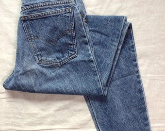 Vtg 90s Levi’s 950 Relaxed Fit Tapered Leg Jeans 4 6 Med Medium Wash Blue Levis 26 x 31 W26 L31