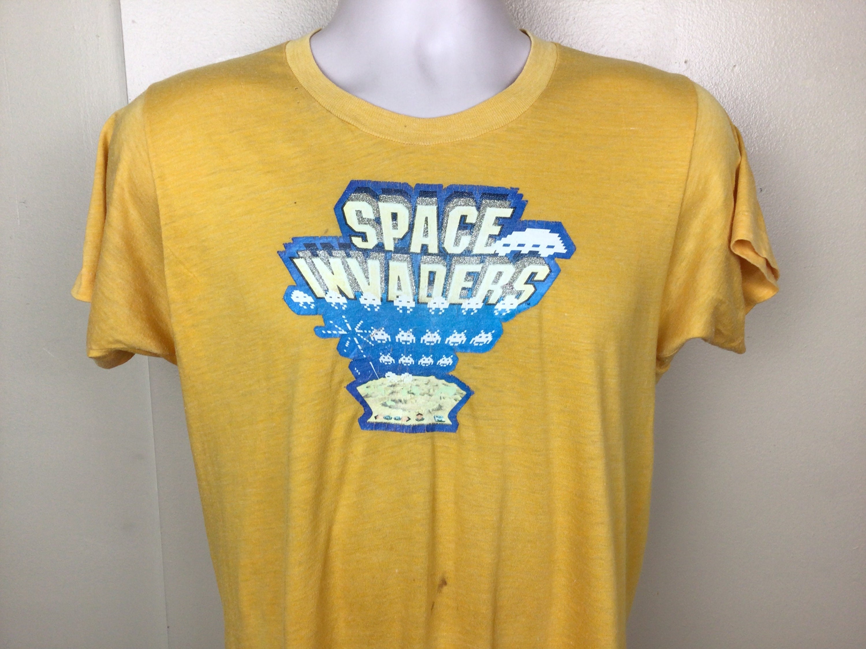 ◆THE MUSEUM VISITOR◆ PARTY GLITTER LOGO TSHIRTS YELLOW 096 Buy Hellstar Classic Black Glitter Logo T-Shirt 'Yellow