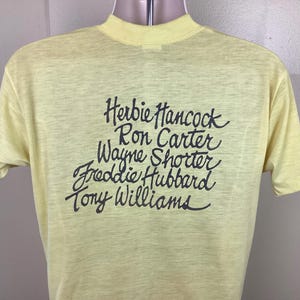 Vtg 1977 V.S.O.P. The Fünftes Album Aufnahme Konzert T-Shirt Gelb M / L 70er Jahre Jazz Musiker Gruppe Herbie Hancock Wayne Shorter Ron Carter