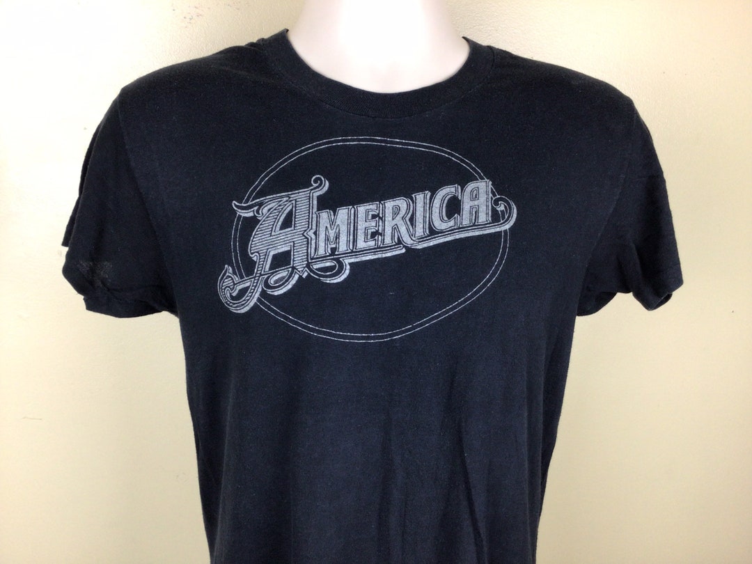 Vtg 70s America Band Tshirt Black S/M Classic Rock Band Dewey Bunnell