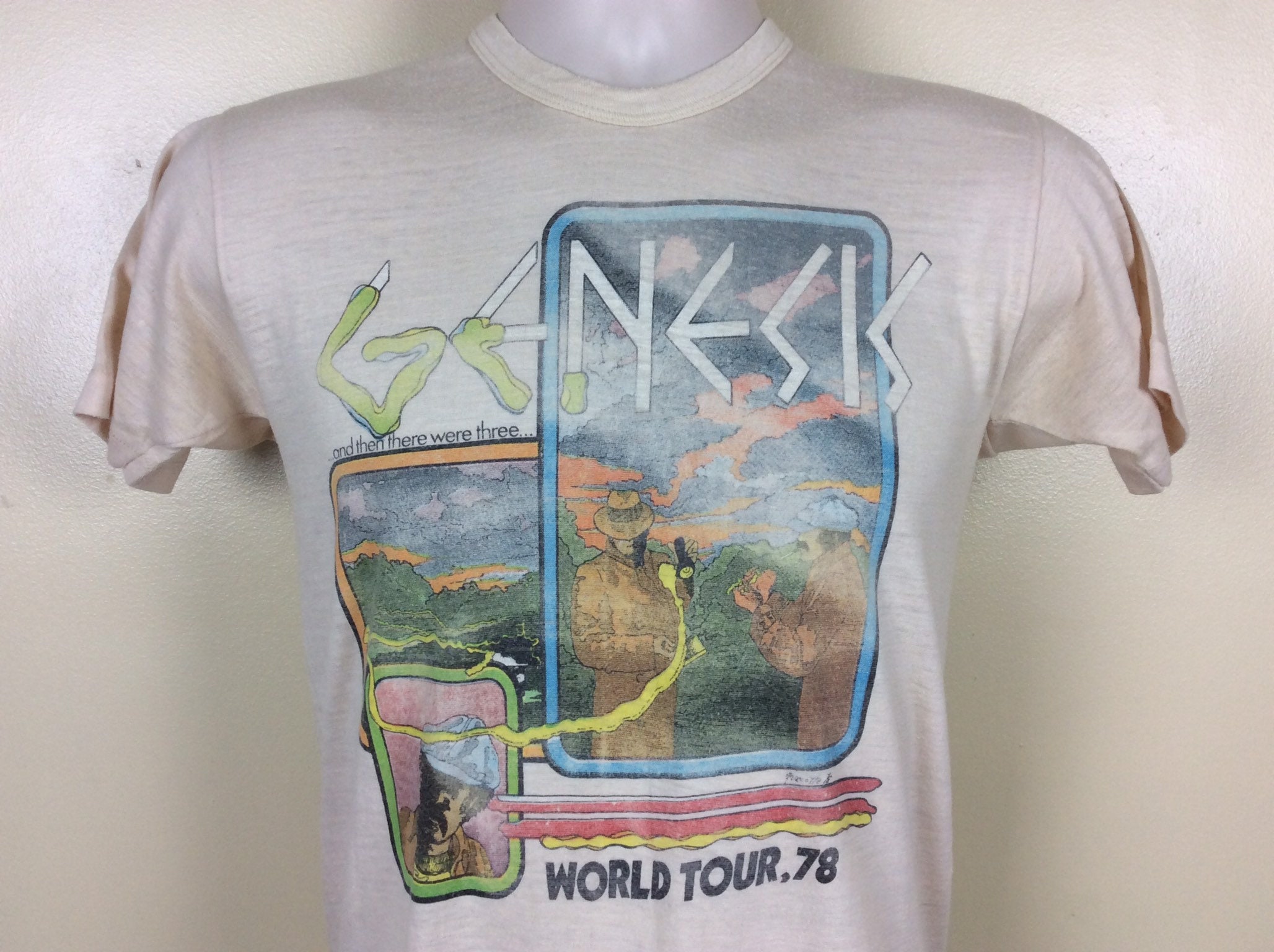 Nieuwjaar SALE 15% korting op RARE Vintage Original 1979 Genesis On Tour Concert dubbelzijdig T-shirt. Kleding Herenkleding Overhemden & T-shirts T-shirts T-shirts met print 
