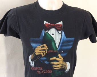 Camiseta Vtg 1983 Kansas Concert Preta XS/S Anos 80 Medidas Drasticas Banda de Rock Clássico