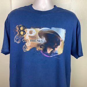 Camiseta azul GG do show do Brad Paisley VTG 2002, cantor country Y2K