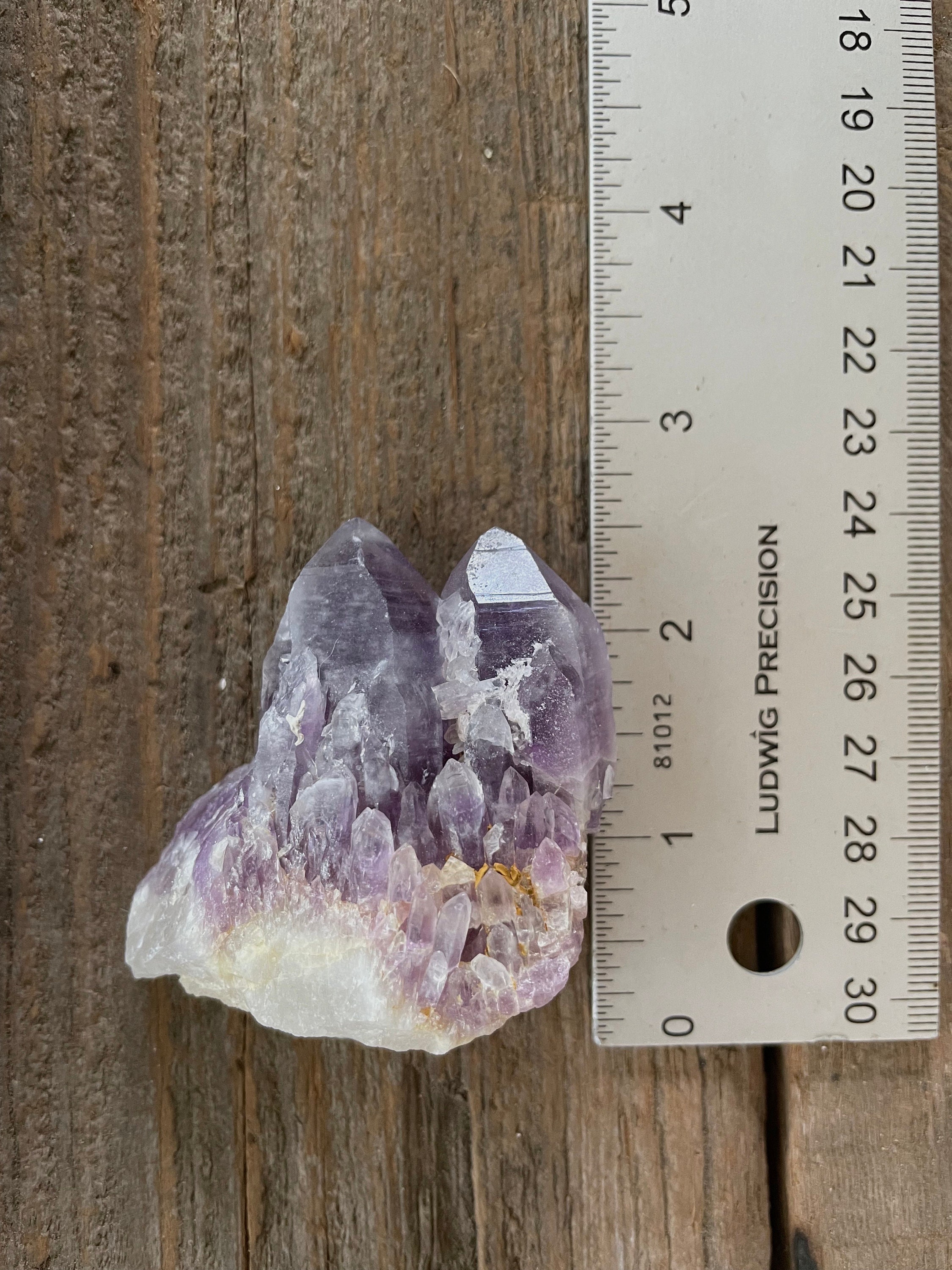 濃い紫色のアメジストクラスター：メキシコ、ゲレロ鉱山産（380g 