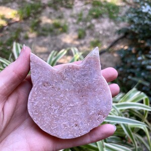 Prachtig roze amethist gepolijst kattenmonster uit Brazilië 157,4 g mineraal